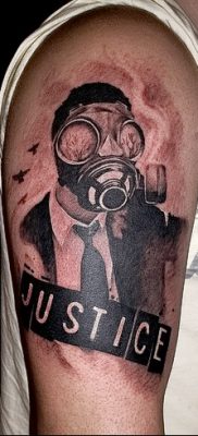 fotó a tetováló gázálarcról 2017.08.08. 176. szám - Tetováló gázálarc_