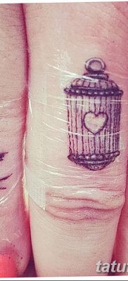 fotó a madár és a ketrec tetoválásáról, kelt 2017. 08. 16 -án №033 - Tetovált madár és ketrec_