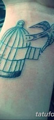 fotó a madár és ketrec tetoválásról, 2017. 08. 16 -án №040 - Tetovált madár és ketrec_