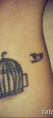 fotó a madár és ketrec tetoválásról, 2017. 08. 16. №075 - Tetovált madár és ketrec_