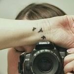 Fotó madártetoválásról a csuklón 2018. 08. 17. №135 - madár tetoválása a csuklón -