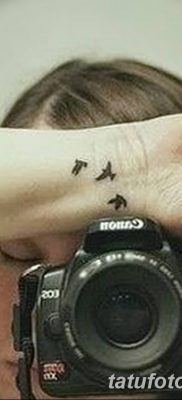 Fotó madártetoválásról a csuklón 2018. 08. 17. №135 - madár tetoválása a csuklón -