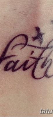 Fotó madártetoválásról a csuklón 2018.08.17. №137 - madár tetoválása a csuklón -