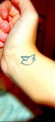 Fotó madártetoválásról a csuklón 2018.08.17. №139 - madár tetoválása a csuklón -