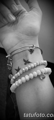 Fotó madártetoválásról a csuklón 2018. 08. 17. № 145 - madár tetoválása a csuklón -