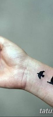 Fotó madártetoválásról a csuklón 2018. 08. 17. № 150 - madár tetoválása a csuklón -
