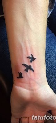 Fotó madártetoválásról a csuklón 2018.08.17. №194 - madár tetoválása a csuklón -