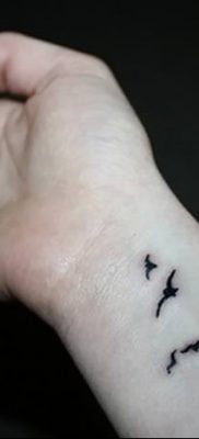 kis tetoválások madarak Fresh Small Birds Wrist Tattoo TattooMagz