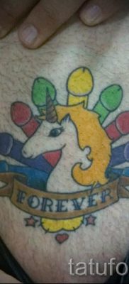 Kiváló lehetőség a szivárványos tetováláshoz a fotón - a szivárványminta jelentésének közzétételéhez a tetoválásban