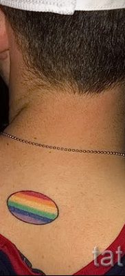 A szivárvány tetoválás eredeti változata a fotón - a szivárvány tetoválásba történő rajzolásának történetéhez