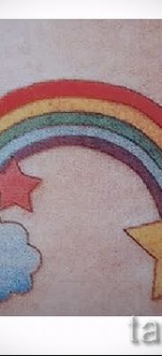 Az eredeti példa a szivárványos tetoválásról egy fotón - publikációra a szivárványrajz jelentéséről a tetoválásban