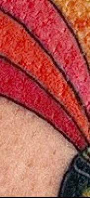 Egy érdekes példa a szivárvány tetoválásra egy fotón - publikációra a szivárványrajz jelentéséről a tetoválásban