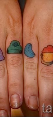 A szivárvány tetoválás hűvös változata a fotón - egy cikk a szivárvány tetoválásba történő rajzolásának történetéről