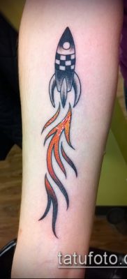Fotó egy rakéta tetoválásról - 18072017 - példa - 100 tetováló rakéta