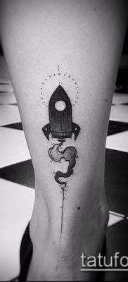Fotó egy rakéta tetoválásról - 18072017 - példa - 106 Tetováló rakéta