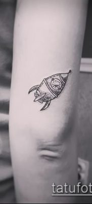 Fotó egy rakéta tetoválásról - 18072017 - példa - 112 Tetováló rakéta