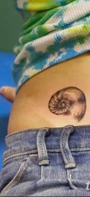 fotó egy kagylótetoválásról, kelt 2017. augusztus 19 -én, 148. sz. - Tetoválóhéj_
