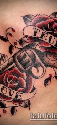 Fotó egy revolver tetoválásról (jelentése) - példa egy érdekes tetoválási rajzra - 014