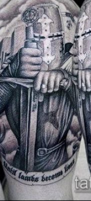 tatuaż rycerza numer 232 - godna wersja obrazu, którą można dobrze wykorzystać do udoskonalenia i zastosowania jako tatuaż rycerzy na nodze
