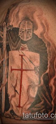 tatuaż rycerski №221 - godna wersja wzoru, którą z powodzeniem można wykorzystać do zmiany i rysowania jako tatuaż rycerski na przedramieniu