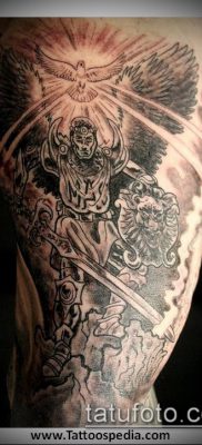 tatuaż rycerski numer 489 - wyjątkowa wersja wzoru, który z powodzeniem można wykorzystać do przeróbki i aplikacji jako tatuaż rycerski na nodze