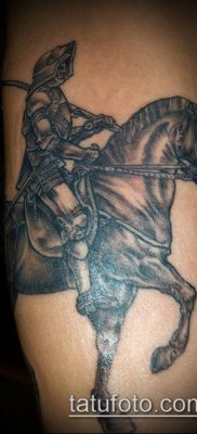 tatuaż rycerski # 52 to fajna wersja wzoru, który można łatwo wykorzystać do przetwarzania i nakładania jako tatuaż na twarz rycerza