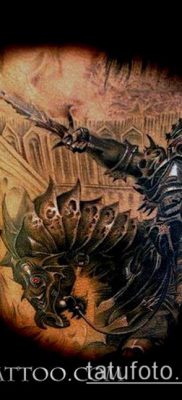 tatuaż rycerza nr 835 to fajna wersja wzoru, który z powodzeniem można wykorzystać do zmiany i rysowania rycerza śmierci jako tatuażu
