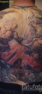 tatuaż rycerza nr 331 to fajna wersja wzoru, który można łatwo wykorzystać do obróbki i zastosowania jako tatuaż rycerza śmierci