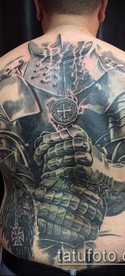 tatuaż rycerski nr 677 - unikalna wersja wzoru, którą z powodzeniem można wykorzystać do obróbki i nanoszenia jako tatuaż rycerski na nogę