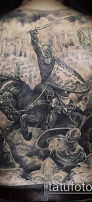 tatuaż rycerski numer 695 - godna wersja obrazu, którą można łatwo wykorzystać do zmiany i rysowania jako realizm tatuażu rycerskiego