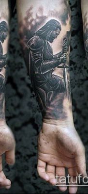 tatuaż rycerski numer 456 - ciekawa wersja obrazu, którą można z powodzeniem wykorzystać do powtórki i rysowania jako tatuaż rycerski na ramieniu