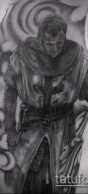 tatuaż rycerski nr 584 to fajna wersja wzoru, który z powodzeniem można wykorzystać do obróbki i aplikacji jako tatuaż rycerski na kolanie