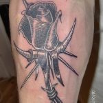 Fotó rózsatetoválásról tövisekkel 2019.06.26. №083 - tüskés rózsás tetoválás -