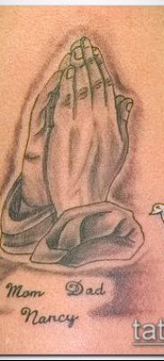 صورة وشم أيدي الصلاة - 12062017 - مثال - 135 وشم أيدي صلاة