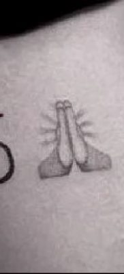 صورة وشم يد صلاة - 12062017 - مثال - 016 وشم أيدي صلاة. h630