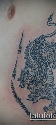 татуировка sak yant # 456 е уникална версия на модела, която може успешно да се използва за трансформиране и прилагане като мъжка татуировка sak yant