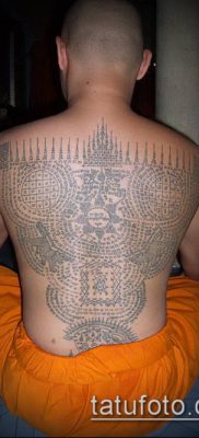 татуировка sak yant # 832 е готина версия на рисунка, която може успешно да се използва за финализиране и прилагане като татуировка sak yant като Джоли