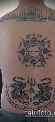 татуировка sak yant # 879 е готина версия на модела, която може лесно да се използва за промяна и прилагане като татуировка sak yant