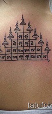 татуировка sak yant # 588 е интересна версия на модела, която може успешно да се използва за трансформиране и прилагане на sak yant като татуировка