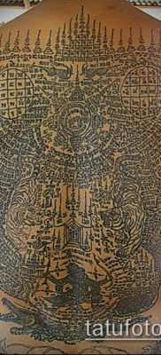 Татуировка Sak Yant № 97 е интересна версия на модела, който може успешно да се използва за промяна и приложение като татуировка Sak Yant за момиче