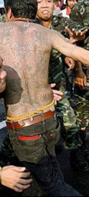 татуировка sak yant # 835 е готина версия на модела, която може да се използва добре за усъвършенстване и прилагане като татуировка sak yant за мъже