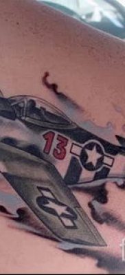 Repülőgépes tetoválás fényképe egy repülővel készült tetoválás jelentéséről szóló cikkhez - tatufoto.ru - 68
