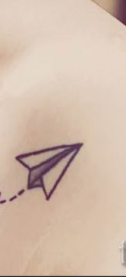 Repülőgépes tetoválás fényképe egy repülővel készült tetoválás jelentéséről szóló cikkhez - tatufoto.ru - 32