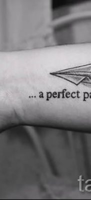 Repülőgépes tetoválás fényképe egy repülővel készült tetoválás jelentését bemutató cikkhez - tatufoto.ru - 24
