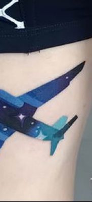 Repülőgépes tetoválás fényképe egy repülővel készült tetoválás jelentéséről szóló cikkhez - tatufoto.ru - 18