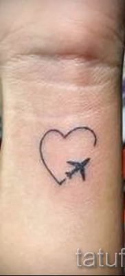 Repülőgépes tetoválás fényképe egy repülővel készült tetoválás jelentéséről szóló cikkhez - tatufoto.ru - 9