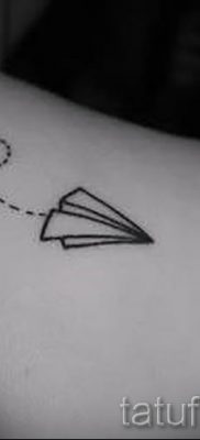 Repülőgépes tetoválás fényképe egy repülővel készült tetoválás jelentéséről szóló cikkhez - tatufoto.ru - 8