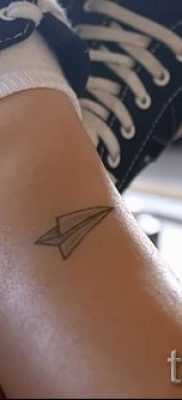 Repülőgépes tetoválás fotója egy cikkhez a tetoválás jelentéséről repülővel - tatufoto.ru - 4