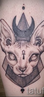 A szfinx tetoválás eredeti változata - a szárnyas tetoválással rendelkező szfinxhez használható