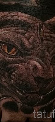 A szfinx tetoválás hűvös változata - szárnyas tetoválással rendelkező szfinxhez használható